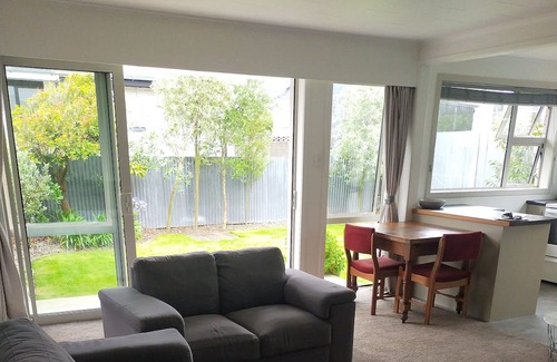 Invercargill Casa | Warm and Comfortable Invercargill Hideaway. Off Street Parking. 5 min to town