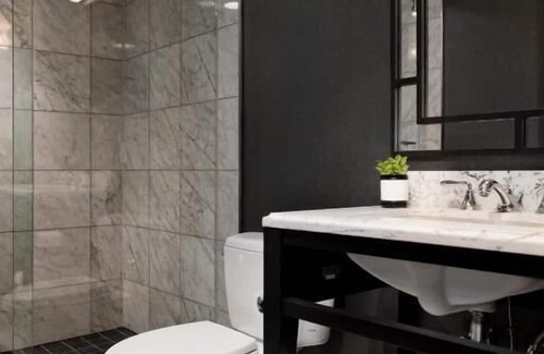 Logan Circle Casa | 4 Standard Two Queens at Viceroy Washington DC, Rooftop Pool!