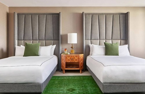 Logan Circle Casa | 4 Standard Two Queens at Viceroy Washington DC, Rooftop Pool!