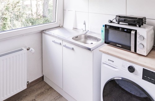 Duisburg City Center Apartamento | - Heavenly Apartment in the Heart of Duisburg - Hbf - Big TV & Working Space -
