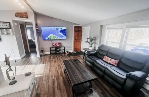 Angola Casa | Serenity's Edge on Private Lake Charles West