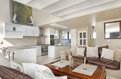 Calypso Beach Casa | Blue Lagoon 2 - Two Bedroom House, Sleeps 4
