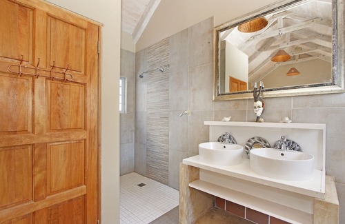 Calypso Beach Casa | Blue Lagoon 2 - Two Bedroom House, Sleeps 4
