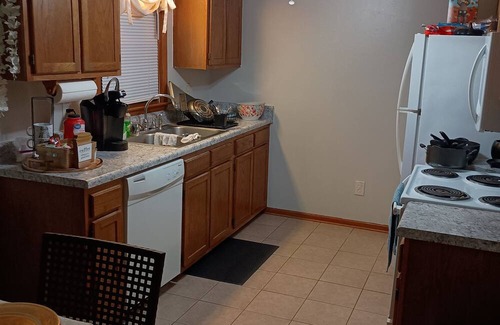 Fayetteville Casa | vacation home 2 bedrooms private bathroom, shared full kitchen, living room