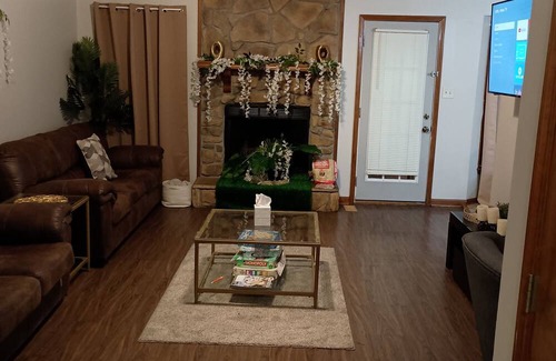 Fayetteville Casa | vacation home 2 bedrooms private bathroom, shared full kitchen, living room