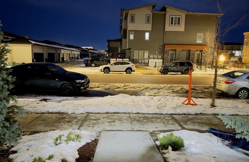 Calgary Casa | Airport Oasis: Stylish 1-BR Suite with Memory Foam King Bed, Private Bath