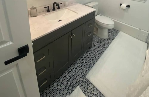 Saugerties Casa | Private/Secluded 4 Bdrm with HotTub & Steam Shower