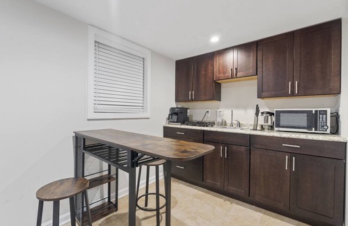 Springfield Apartamento | Industrial style basement apartment near D.C.