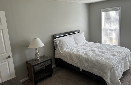Burlington Apartamento | Peaceful Two Bedroom Two Bath