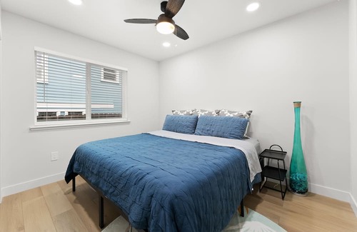 North Oak Park Casa | Newly Built 2bd/1ba house w/ King Sz Bed