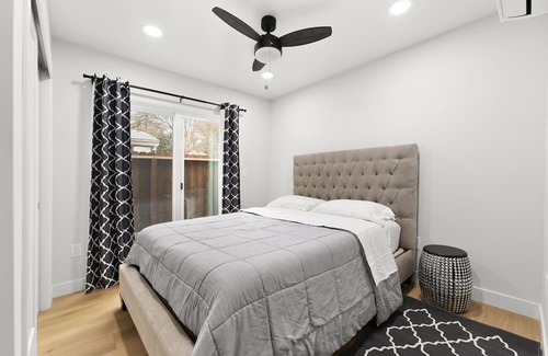 North Oak Park Casa | Newly Built 2bd/1ba house w/ King Sz Bed