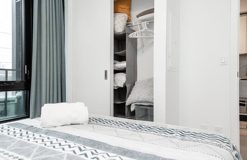 Little Portugal Condominio | Gorgeous + Trendy Condo on Queen W - 2Bed 2Bath - Toronto's Best Neighbourhood!