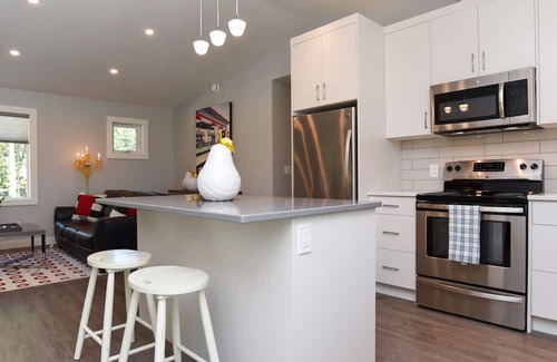 Comox Casa | The Eagles Nest - just a 5 minute walk to the beach!