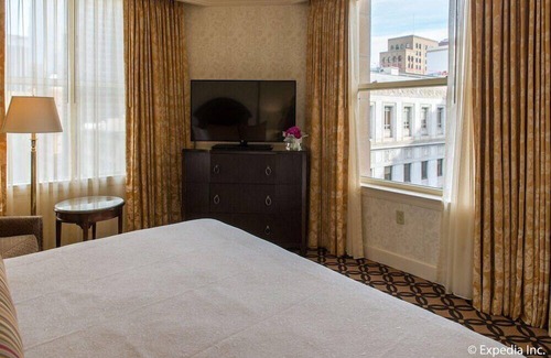 Financial District Casa | Suite + Connecting Room at a 4.5⭐️ Hotel