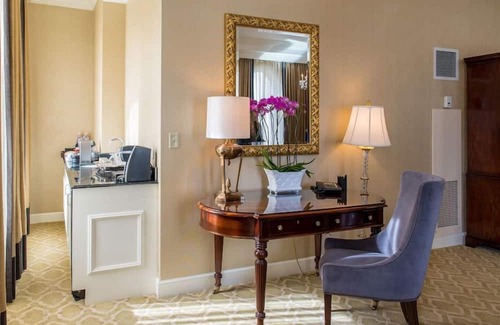 Financial District Casa | 1-Bedroom Suite at a 4.5⭐️ Hotel