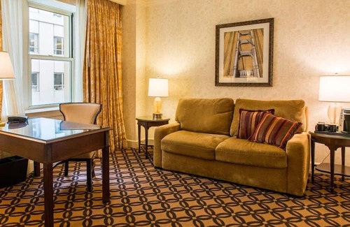 Financial District Casa | 1-Bedroom Suite at a 4.5⭐️ Hotel