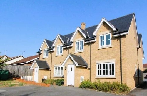Basildon Casa | Impeccable 2-Bed House in Basildon