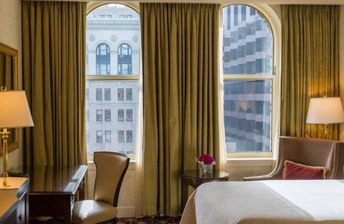 Financial District Casa | King Room at a 4.5⭐️ Hotel