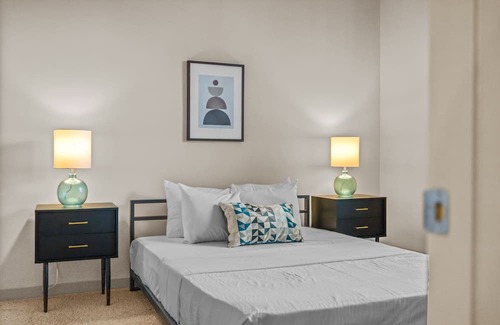 Great Lakes Apartamento | New Apartment in Decatur Square!