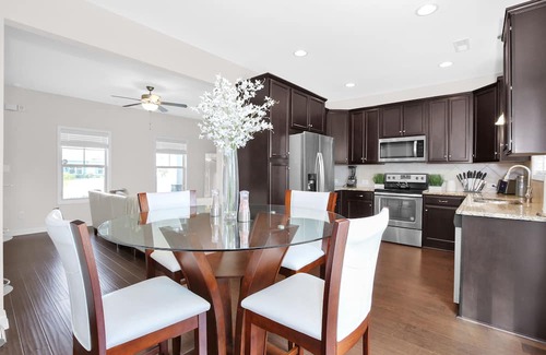 Fayetteville Casa | Luxury Home Conveniently Located in Fayetteville