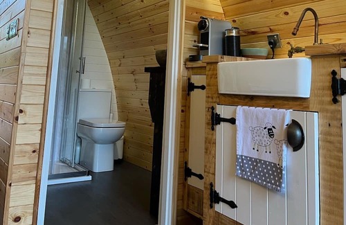 Enniskillen Cabina | Tranquil Cabin set in 300 acre private estate