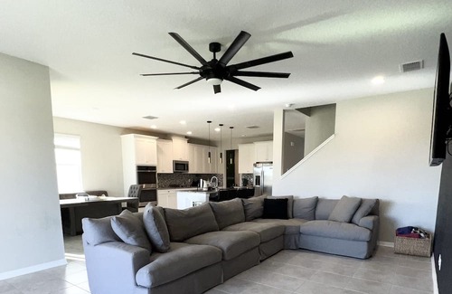 Zephyrhills Casa | Enough bathrooms for everyone. Home in a central location!