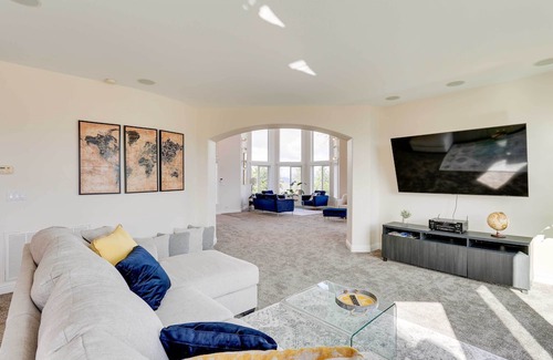 Bella Vista Casa | Spacious Oak Run Home w/ Panoramic Mountain Views!
