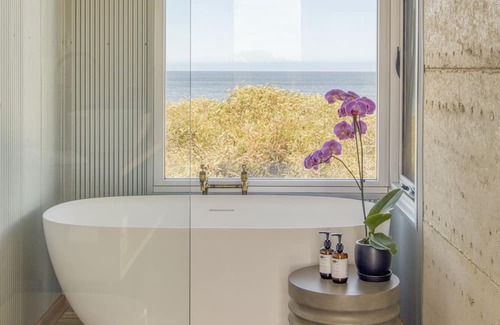 D'estrees Bay Casa | From this cosy accommodation there’s a sense of unblinkered exploration.