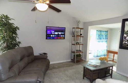 Ridge Wood Heights Cabaña | Perfect gateway- Just steps from the beach!