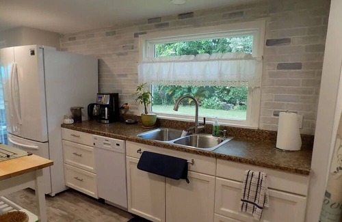 Ridge Wood Heights Cabaña | Perfect gateway- Just steps from the beach!
