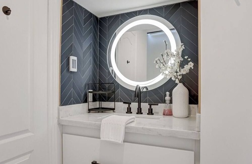Trinity - Bellwoods Casa | Stunning Trinity Bellwood 2 bedrooms home