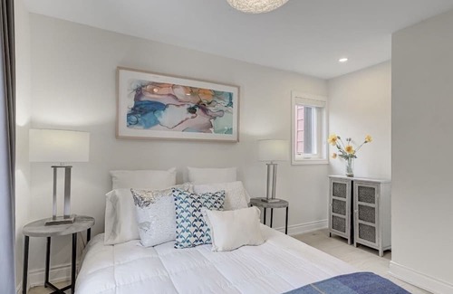 Trinity - Bellwoods Casa | Stunning Trinity Bellwood 2 bedrooms home