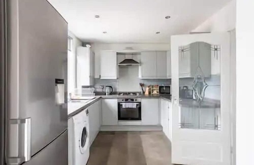 Hamilton Casa | Captivating 2-Bed House in Hamilton with jacuzzi