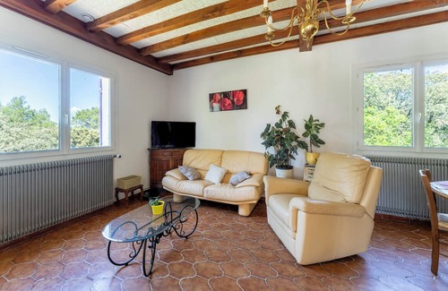 Sabran Casa | Holiday Home 'Vacances Dans Le Gard' with Private Garden and Wi-Fi