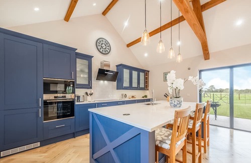 Ipswich Cabaña | 1 bedroom accommodation in Henley, near Ipswich