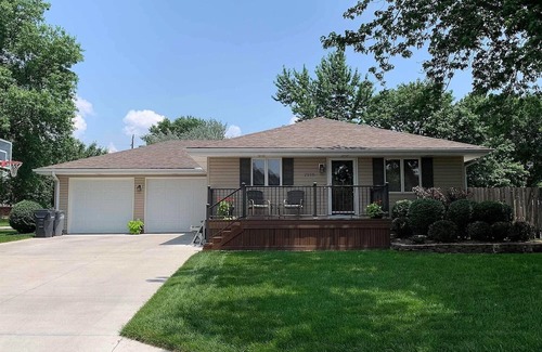 Emporia Casa | Cozy, modern, updated house w/pool!