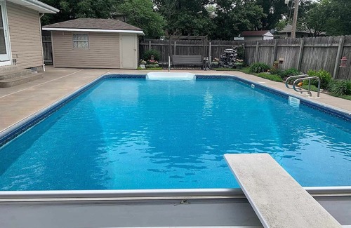 Emporia Casa | Cozy, modern, updated house w/pool!