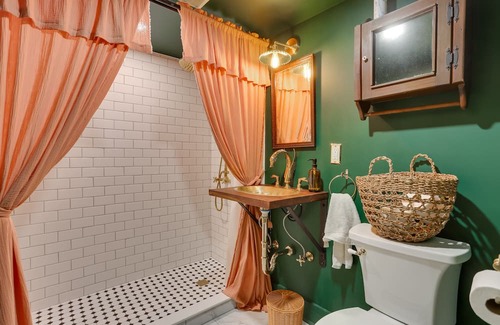 Sussex Casa | Wantage Getaway w/ Private Pickleball Court!