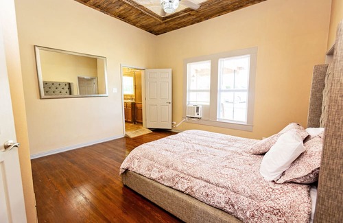 Falls County Casa | Peaceful home located in Central Texas right off of I-35 corridor. Pet friendly