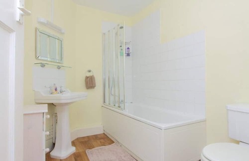 Andover Casa | Large cosy house ideal for corporate lets