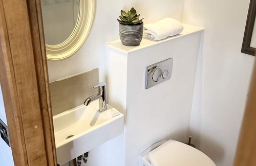 Bainbridge Casa | Luxury Barn Suite with Hot Tub - Dog Friendly