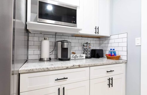 Decatur Casa | NEW! Modern Luxury w/ Pool Table 3BR|5BD Sleeps 10