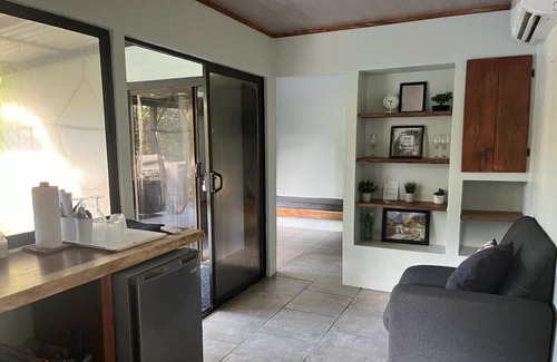 Roble Cabina | Modern Jungle Cabana#2 - 2 Bedroom Queen bed & private bathroom, close to beach