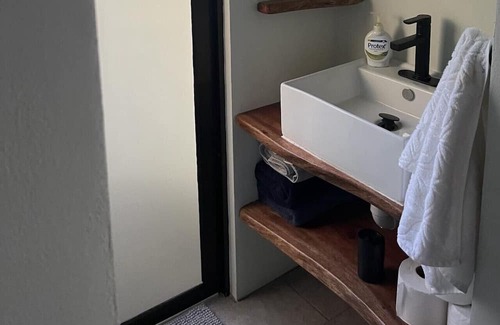 Roble Cabina | Modern Jungle Cabana#2 - 2 Bedroom Queen bed & private bathroom, close to beach