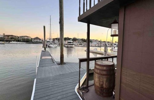 Clear Lake Shores Alquiler De Eote | The Pirate Paradise