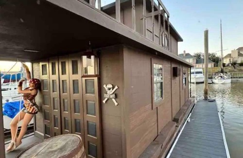 Clear Lake Shores Alquiler De Eote | The Pirate Paradise