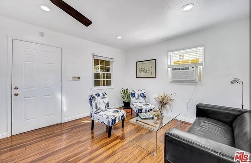Sunset Park Casa | Newly remodeled pet friendly house in Santa Monica