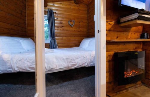Ffestiniog Cabina | Mountain View 2 bed Log Cabin: Snowdonia Adventure