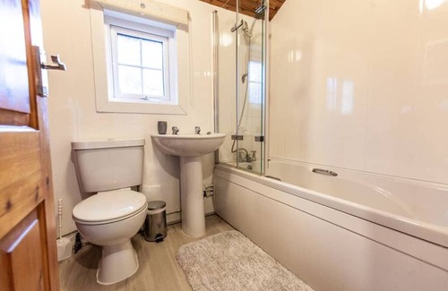 Ffestiniog Cabina | Brenin 3 Bedroom rural wood Lodge nr Coed y Brenin