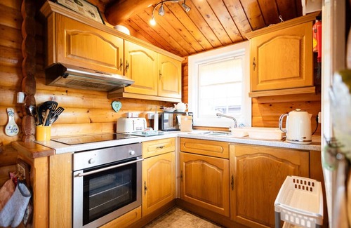 Ffestiniog Cabina | Spacious 3 Bed Log Cabin in Snowdonia Mountains